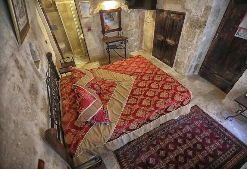 غرفة كلاسيكية فردية, Century Cave