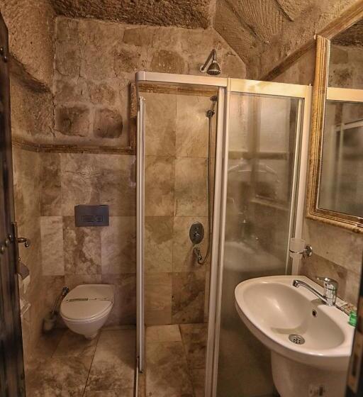 غرفة كلاسيكية فردية, Century Cave