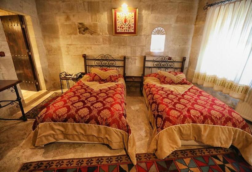 غرفة قياسية, Century Cave