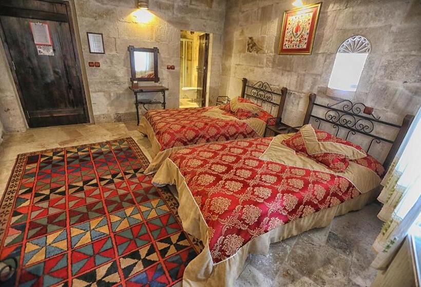 غرفة قياسية, Century Cave