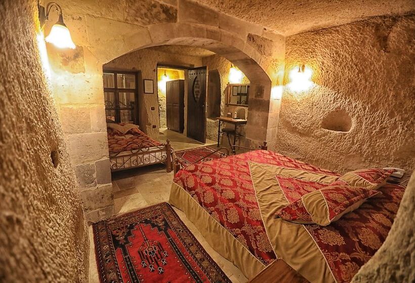 غرفة قياسية رباعية, Century Cave