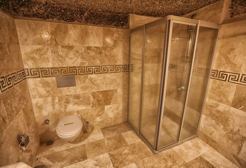 غرفة قياسية رباعية, Century Cave