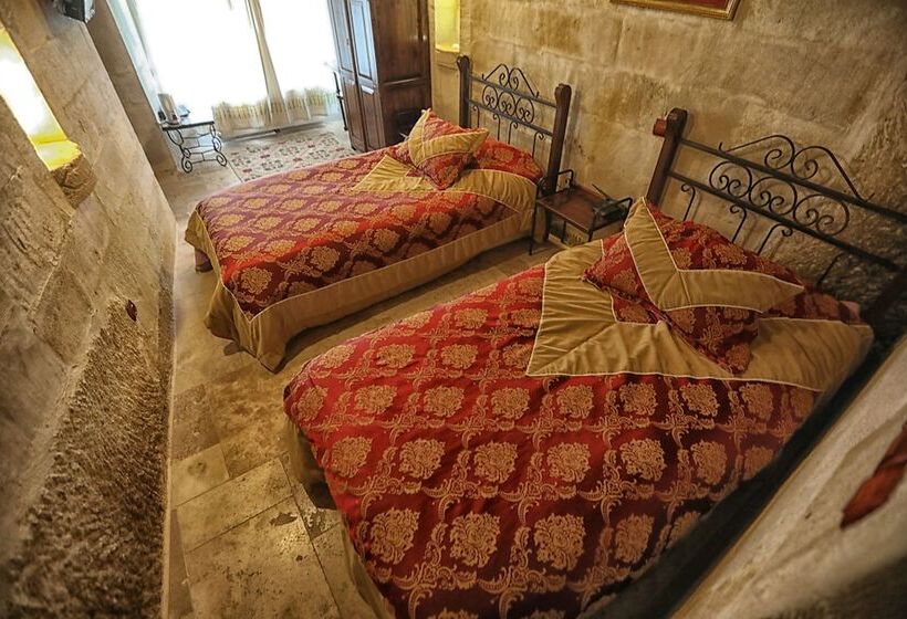 غرفة قياسية, Century Cave