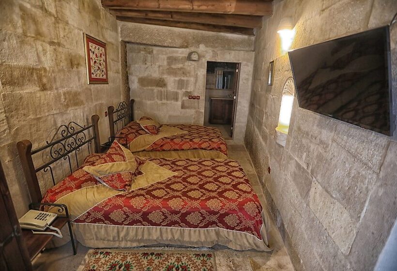 غرفة قياسية, Century Cave