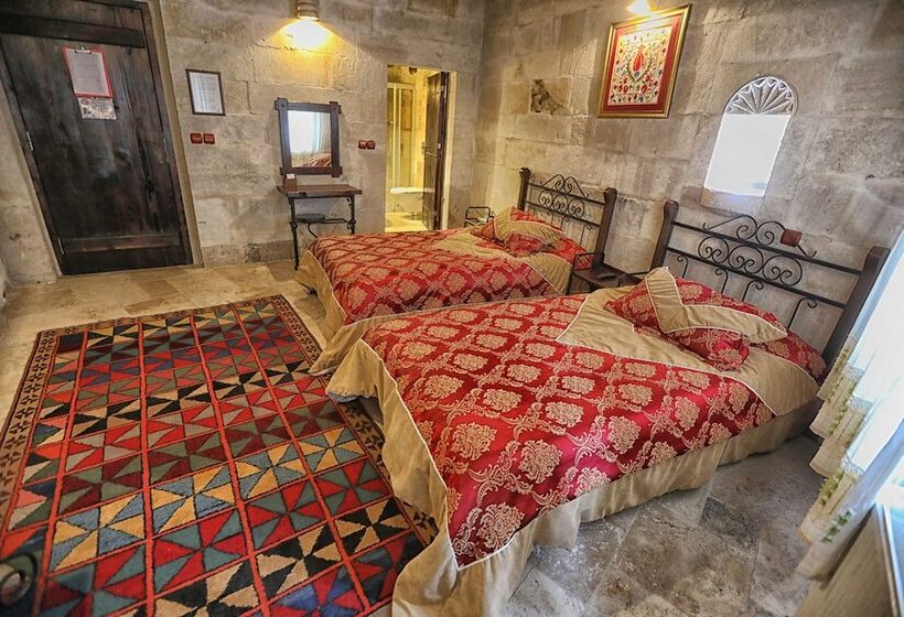 غرفة قياسية, Century Cave