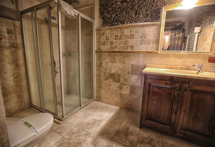 غرفة قياسية, Century Cave