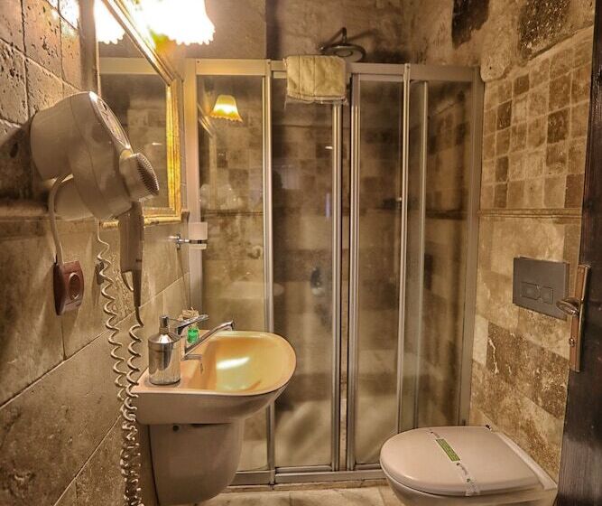 غرفة قياسية, Century Cave