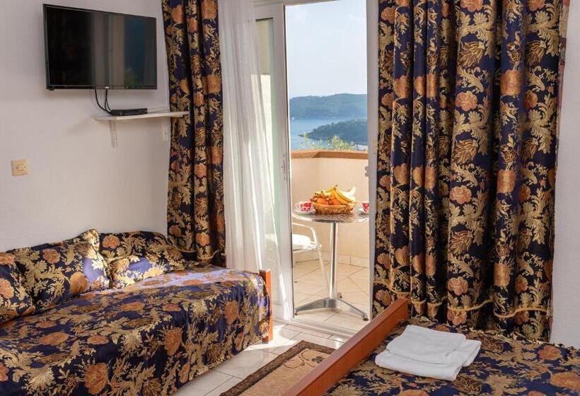 Triple Room Sea View, Villa Kruna Lux