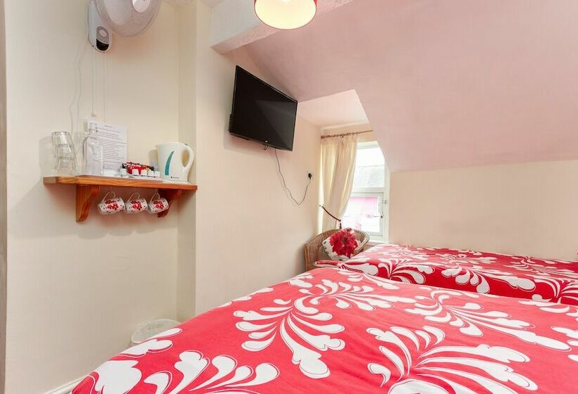 חדר משפחתי, The Chorlton