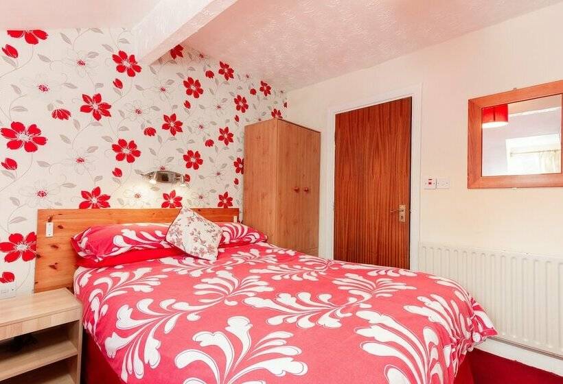 חדר משפחתי, The Chorlton