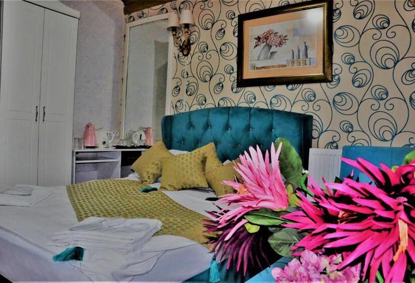 Deluxe Triple Room, The Trip Istanbul