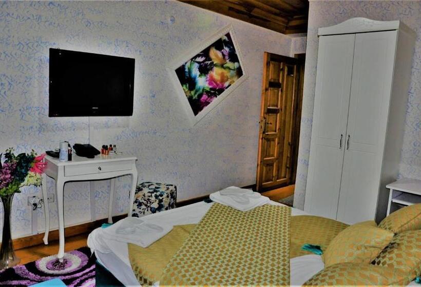 Deluxe Triple Room, The Trip Istanbul