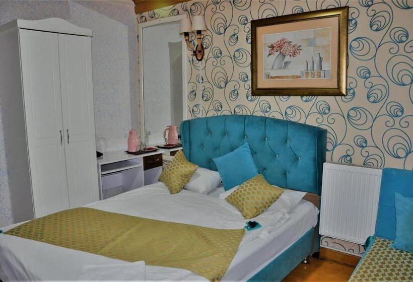 Deluxe Triple Room, The Trip Istanbul