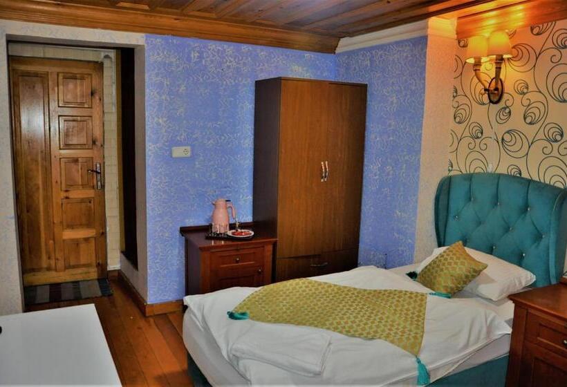 Deluxe Triple Room, The Trip Istanbul