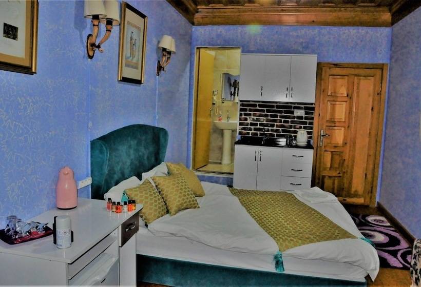 Deluxe Triple Room, The Trip Istanbul