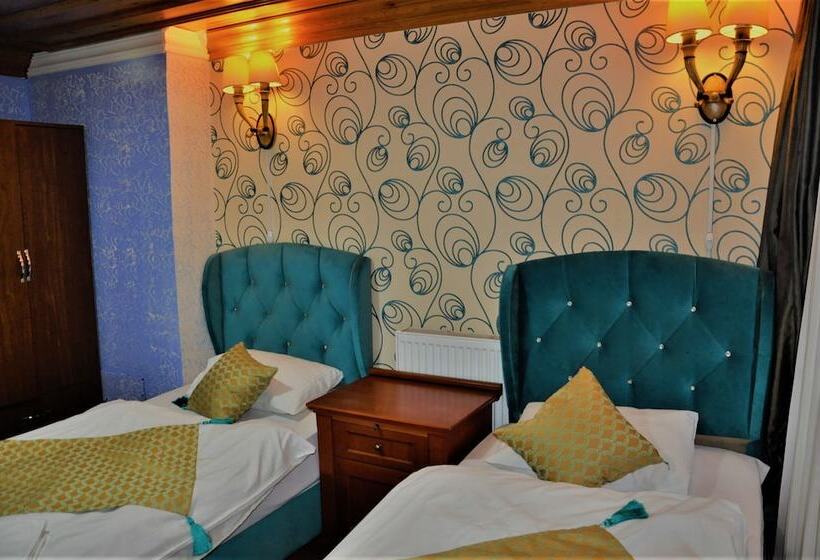 Deluxe Triple Room, The Trip Istanbul