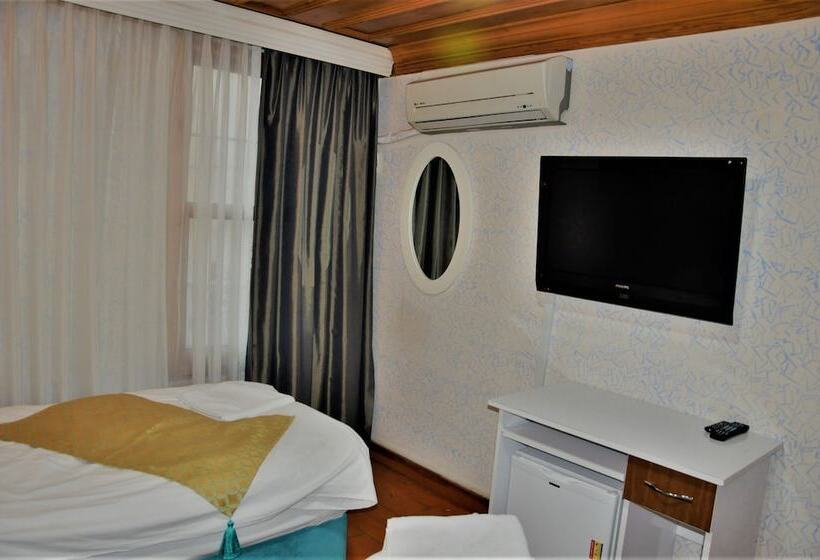 Deluxe Triple Room, The Trip Istanbul