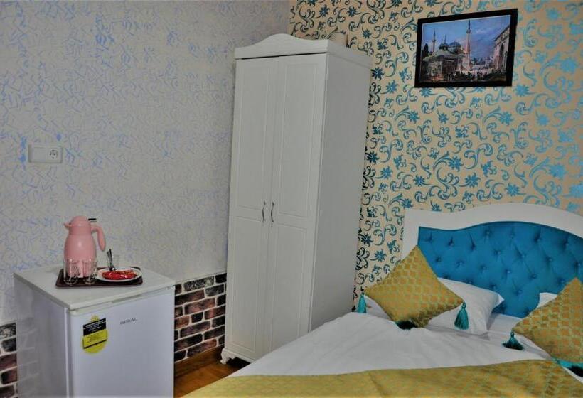Deluxe Triple Room, The Trip Istanbul