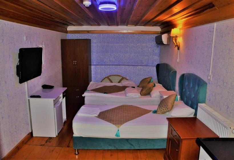 Deluxe Triple Room, The Trip Istanbul