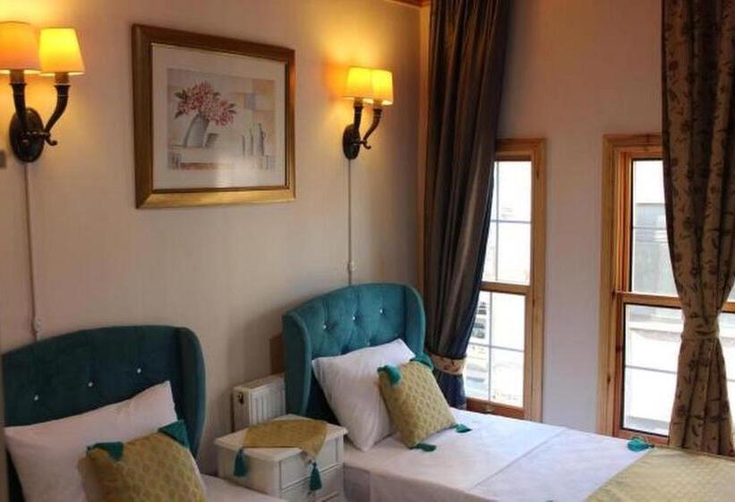 Deluxe Triple Room, The Trip Istanbul