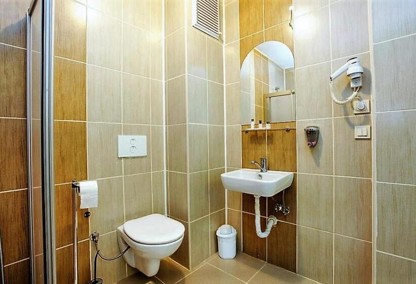 Deluxe Triple Room, The Trip Istanbul