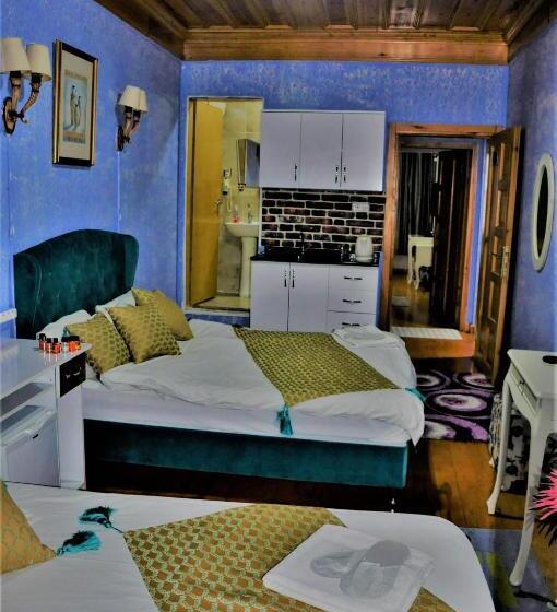 Deluxe Triple Room, The Trip Istanbul