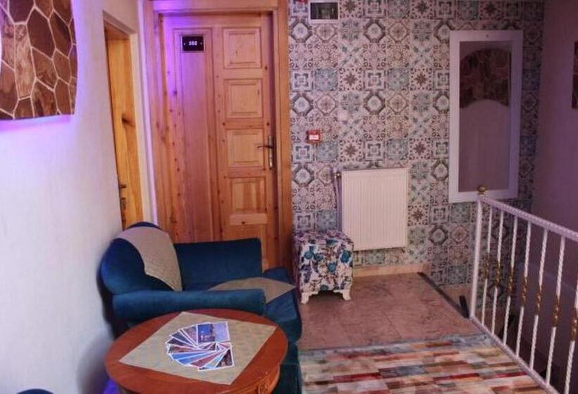 Deluxe Triple Room, The Trip Istanbul