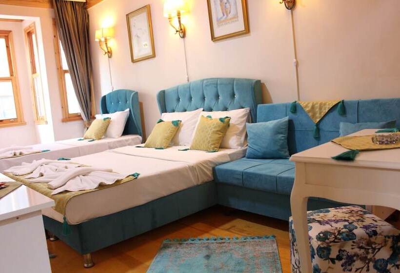Deluxe Triple Room, The Trip Istanbul