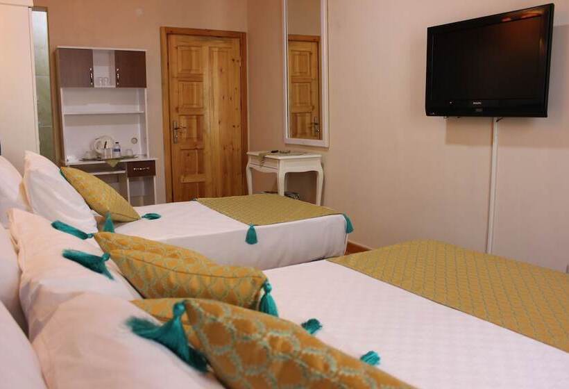 Deluxe Triple Room, The Trip Istanbul