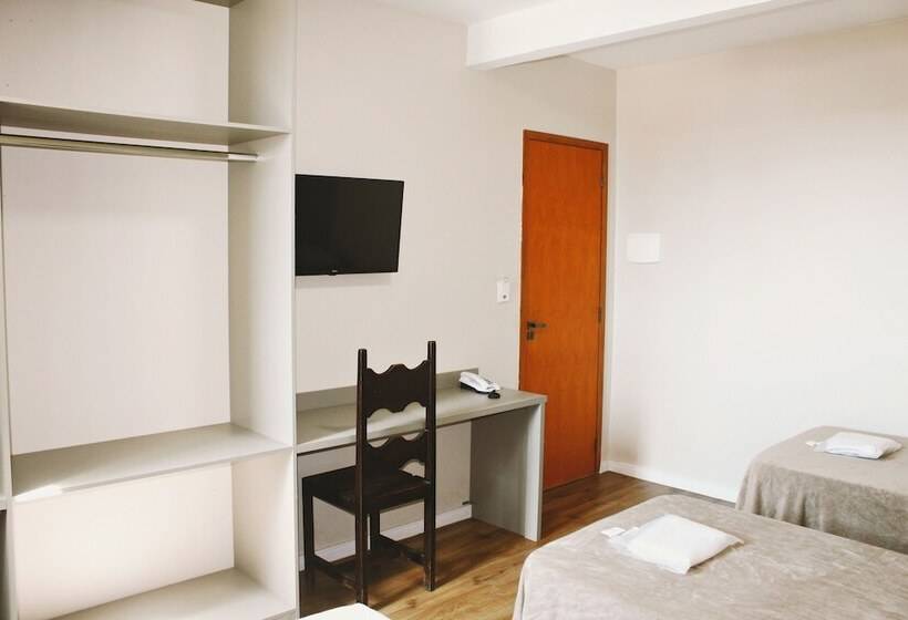 舒适三人间, Pousada Del Rey