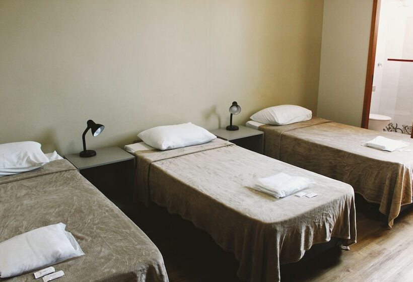 舒适三人间, Pousada Del Rey