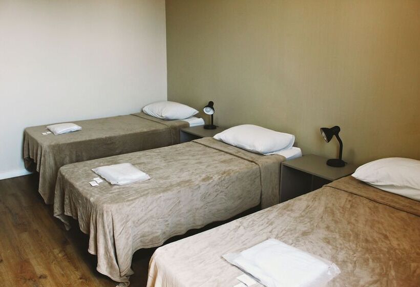 舒适三人间, Pousada Del Rey