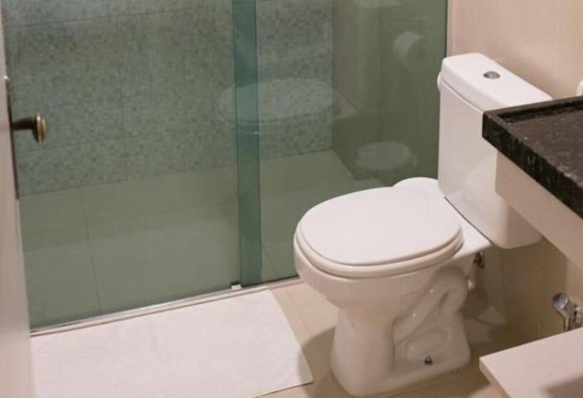 标准三人间, Uno