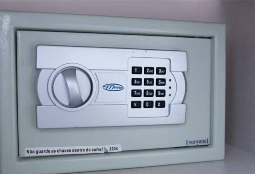 标准三人间, Uno