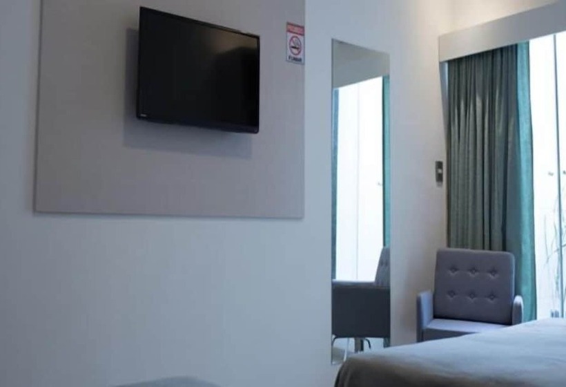 标准三人间, Uno