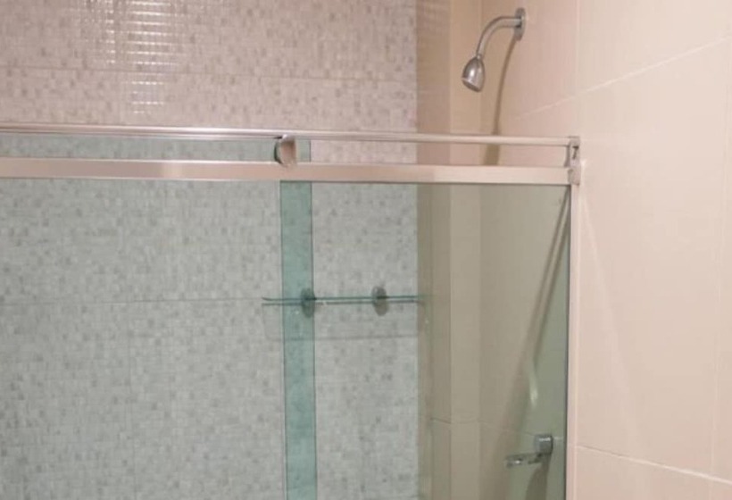 标准单人间, Uno