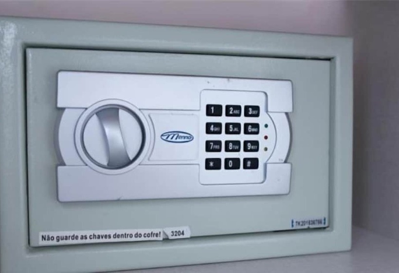 标准单人间, Uno