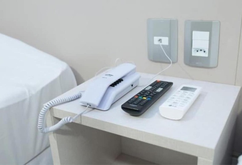 标准单人间, Uno