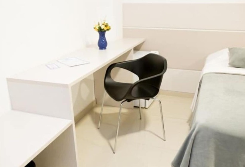 标准单人间, Uno