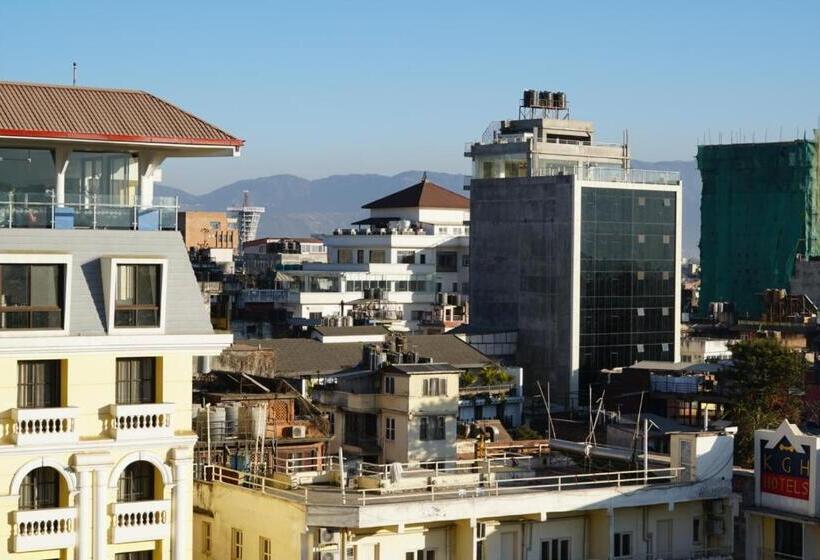 اتاق لوکس سه تخته, Tradition & Spa