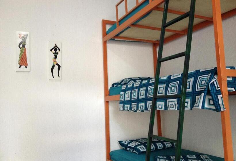 מיטה בחדר מעונות עם מקלחת משותפת, Casamatta Hostel