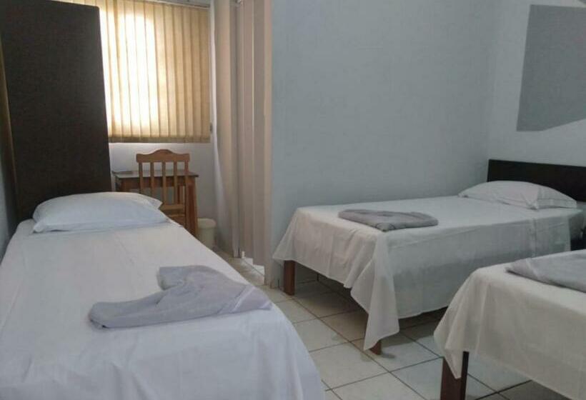 غرفة قياسية ثلاثية, Fabiel Palace