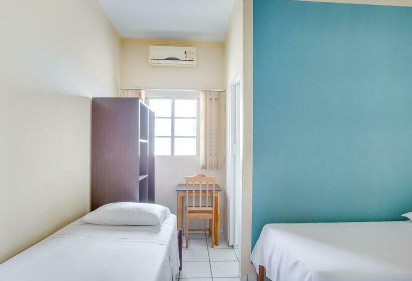 غرفة قياسية ثلاثية, Fabiel Palace