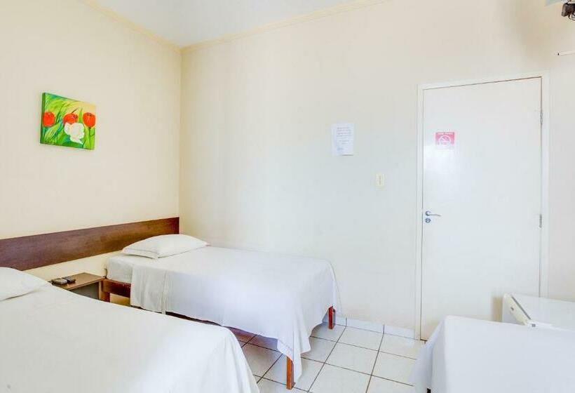 غرفة قياسية ثلاثية, Fabiel Palace