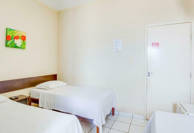 غرفة قياسية ثلاثية, Fabiel Palace