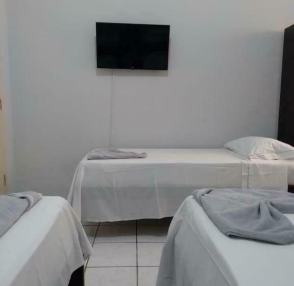 غرفة قياسية ثلاثية, Fabiel Palace