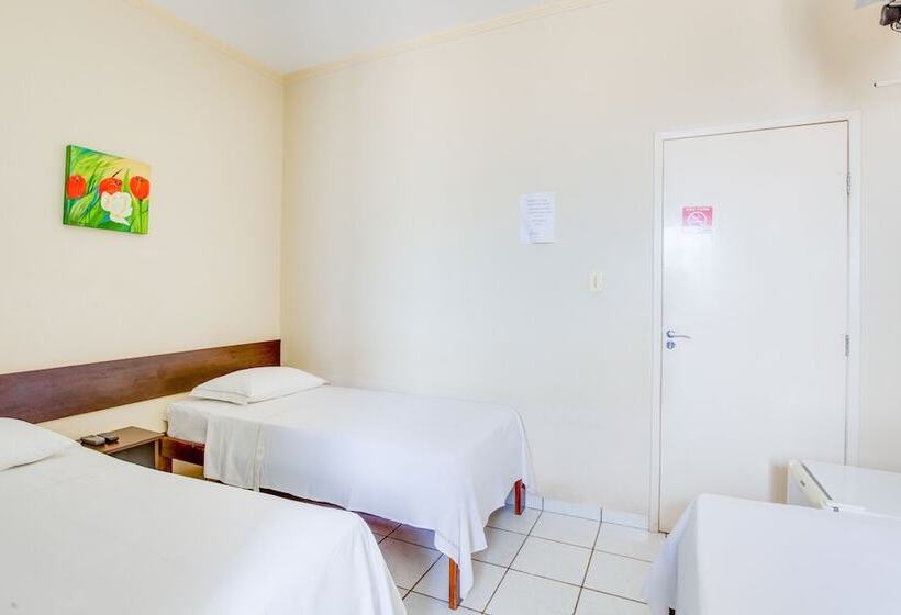 غرفة قياسية ثلاثية, Fabiel Palace