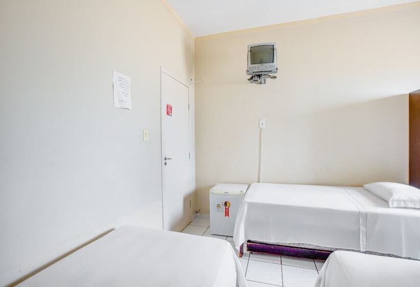 غرفة قياسية ثلاثية, Fabiel Palace