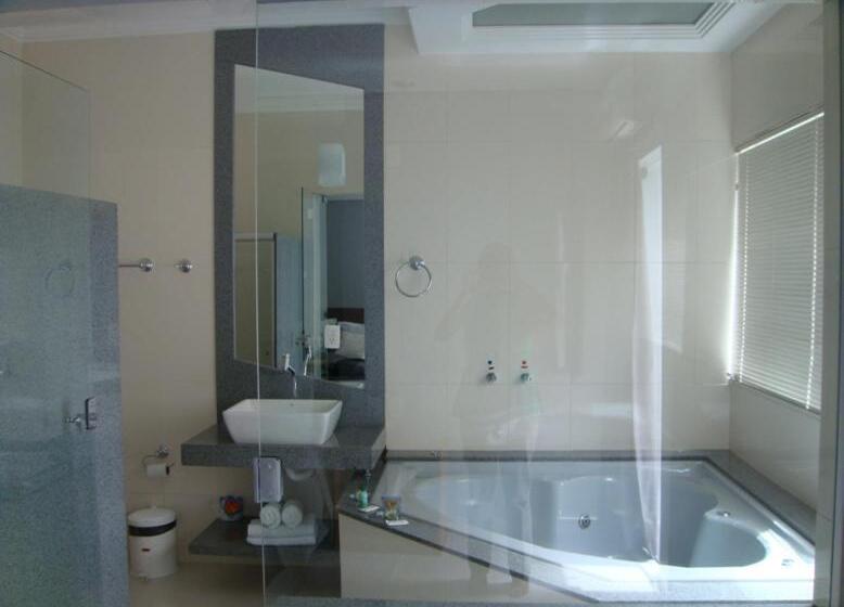 자쿠지 스위트, Ouro Cerrado Palace