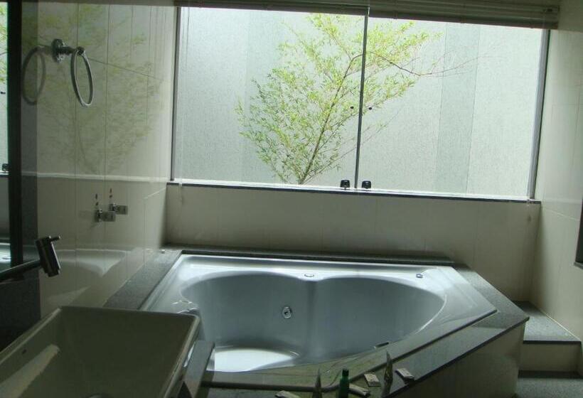 جناح مزود بجاكوزى, Ouro Cerrado Palace